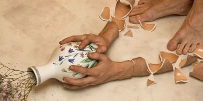 Photographie arms break, vases don't de Erik Johansson
