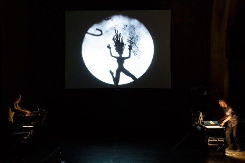 Dark-Circus-©-Christophe-Raynaud-de-Lage-Festival-dAvignon-600x400