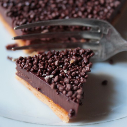 Tarte au chocolat - Chocolaterie de Cyril Lignac - Phto signée Esther Ghezzo Les Voies Pourpres pour The ARTchemists