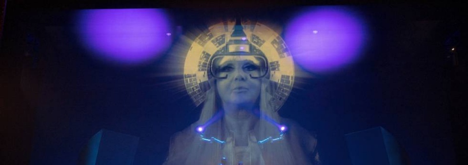 Turandot : vagina dentata in space