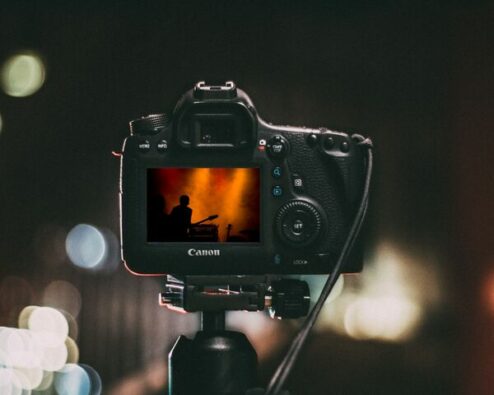 un appareil photo en train de capter un concert rock