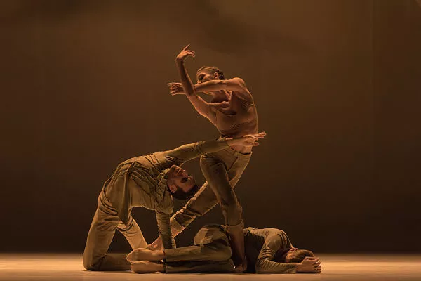 Ballet du Grand Théâtre de Genève Fall Gregory Batardon